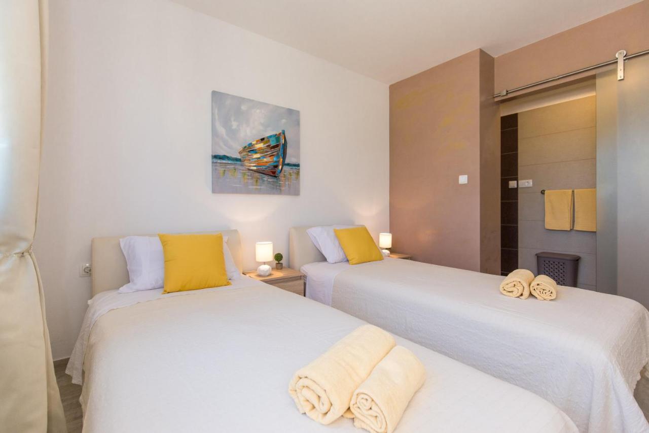 Villa Sara - Perfect Family Holiday Brzac Extérieur photo