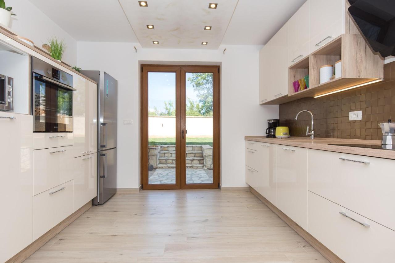 Villa Sara - Perfect Family Holiday Brzac Extérieur photo